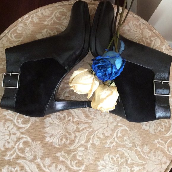 ⭐️HOST PICK⭐️ NWOT - Black, sleek 3" heel Ankle Bootie with side buckle Sz 9M - Picture 1 of 9